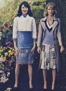 Klein_US_Vogue_January_2012_08.thumb.jpg.335541d220329c23e22c7187b4e3d4a6.jpg