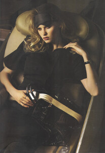 Lady_04.thumb.jpg.070bb94a0139322671cf67049d19021a.jpg