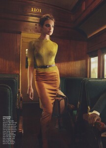 Leibovitz_US_Vogue_February_2010_03.thumb.jpg.67211f32b5fafa669d8cc928ca5bd864.jpg
