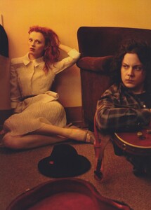 Leibovitz_US_Vogue_June_2010_03.thumb.jpg.72eca112d5b1ddf15c4129b1b70a937a.jpg