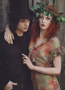 Leibovitz_US_Vogue_June_2010_10.thumb.jpg.3f0820fc86e9f68ed0ebc4656c8d8122.jpg