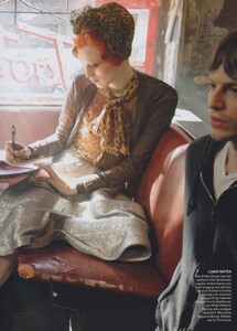 Leibovitz_US_Vogue_June_2010_12.thumb.jpg.be2c2c5379cfef86b6e63395977a25f8.jpg