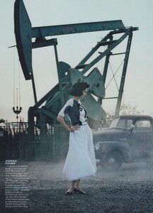 Love_Lindbergh_US_Vogue_February_2012_07.thumb.jpg.ba7cf9bd00166dfcc79c6c8abc218177.jpg