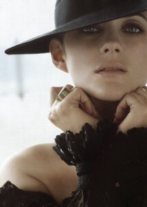 MC_Lindbergh_US_Vogue_August_2012_01.thumb.jpg.29421056feb5f5a81e66b73a526c6f3a.jpg