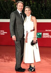 Mads-Mikkelsen-wife-Hanne-Jacobsen-shutter-embed-1.jpg