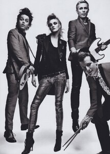 Rebel_Demarchelier_US_Vogue_June_2010_02.thumb.jpg.2ec6fb9b7ba724d7fec7e37af8107605.jpg