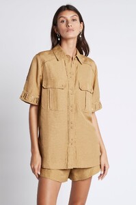 S50-22CR1346_EstateLogoCollaredSleeveShirt_Taupe-211033-Aje-1826_frontshot.jpeg