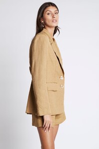 S56-22CR2060_EstateCutOutBlazer_Taupe-211033-Aje-1737.jpeg