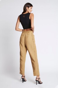 S57-22CR3110_EstateTaperedPant_Taupe-211033-Aje-1786.jpeg