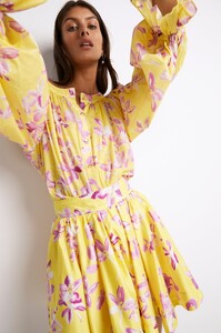 S61-22CR4080_WildflowerMiniSkirt_SunshineFuchsiaFloral-211033-Aje-19219.jpeg