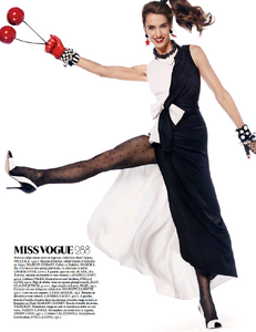 Sgura_Vogue_Paris_March_2015_05.thumb.jpg.d9e036d8459d08d0e07783f769b10b55.jpg