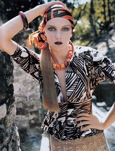 Smith_UK_Vogue_May_2005_02.thumb.jpg.c067f16c8054ae1b0ef1449e850a65ee.jpg