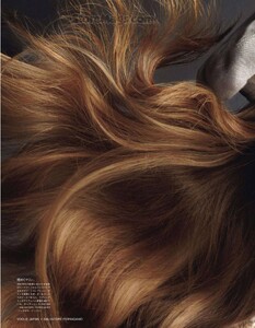 VOGUE-Japan-2012-01-www-storemags-com-159-002.thumb.jpg.2ab1b60e2805515463094b726d650ba1.jpg