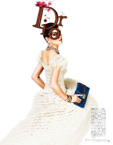 VOGUE_Japan_2011-11_Logo_05.thumb.jpg.c5aa462d9a8e47294706399353a13e3f.jpg