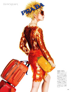 VOGUE_Japan_2011-11_Logo_07.thumb.jpg.3527b6b1ce6c8b3f7ae3398b3c8db755.jpg
