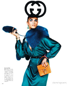 VOGUE_Japan_2011-11_Logo_08.thumb.jpg.26701584ac7ee1ab0fac890a726178fa.jpg