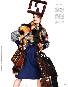 VOGUE_Japan_2011-11_Logo_09.thumb.jpg.397e2ff2228ecfcec52a3bade867b5d7.jpg