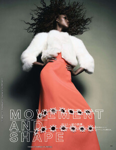 VOGUE_Japan_2011-11_Movement_01.thumb.jpg.15004fceaa0795c96bf4e299344d3433.jpg