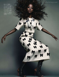 VOGUE_Japan_2011-11_Movement_06.thumb.jpg.2fc2a4054d84a9450b490512ae89180b.jpg