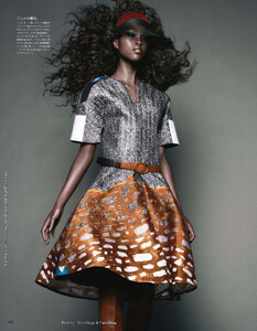 VOGUE_Japan_2011-11_Movement_08.thumb.jpg.6026098be121c0f8b43dc000d000da26.jpg