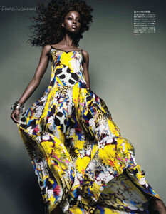 VOGUE_Japan_2011-11_Movement_11.thumb.jpg.93d9da58e6cfcc1696ce842708f007da.jpg