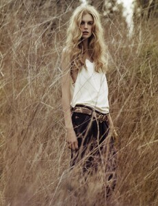 Vogue-China-April-10-Blue-Breeze-6.thumb.jpg.0aee77d40edbba834721ba0f142f662c.jpg