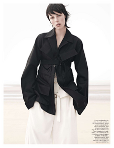 Vogue_Paris_N_942_-_Novembre_2013_05.thumb.png.dace0b8d62aa035ec418560a86b50e35.png