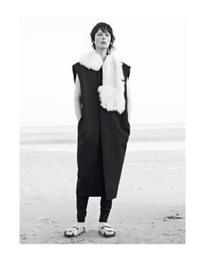 Vogue_Paris_N_942_-_Novembre_2013_10.thumb.png.21bf0b8781fa5840b41330d98e5ce1a9.png