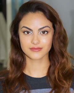 camila-mendes-09-20-2022-8.jpg