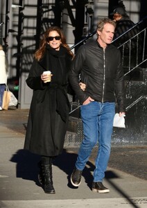 cindy-crawford-and-rande-gerber-in-manhattan-s-soho-area-12-13-2022-1.jpg