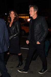 cindy-crawford-at-buddakan-for-the-snl-after-party-in-new-york-12-17-2022-2.jpg