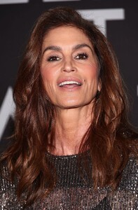 cindy-crawford-celine-at-the-wiltern-event-in-los-angeles-12-08-2022-2.jpg