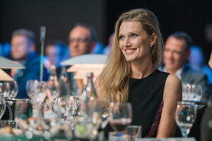 csm_deutscher-nachhaltigkeitspreis-2022-preisverleihung-design-toni-garrn_16996bcdac.jpg