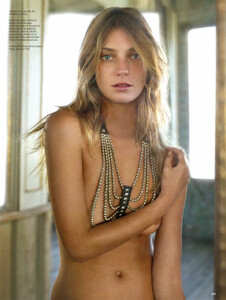 daria-werbowy5.thumb.jpg.9f08477234621f179644193d5511a863.jpg