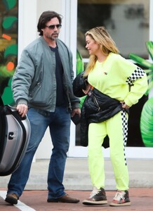 denise-richards-and-aaron-phypers-shopping-at-an-optical-store-in-malibu-12-04-2022-3.jpg