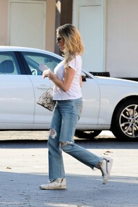 denise-richards-in-ripped-jeans-in-malibu-10-20-2022-3.jpg