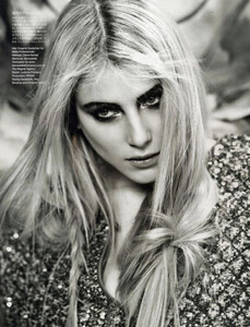 dree-hemingway-vogue-nippon-july-2010-02-e1275946236746.thumb.jpg.f5eb01c10cbcb27c909b7da878929a1b.jpg