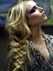 dree-hemingway-vogue-nippon-july-2010-03-e1275946249277.thumb.jpg.98f329a9567c6b24a3e65baf70170952.jpg