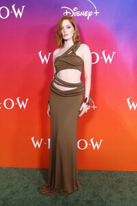 ellie-bamber-willow-premiere-in-los-angeles-11-29-2022-8.jpg