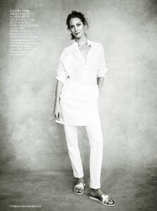 fashion_scans_remastered-christy_turlington-vogue_uk-april_2014-scanned_by_vampirehorde-hq-5.thumb.jpg.927ed2c494bdf11aa6e82cdeaf76d5d9.jpg