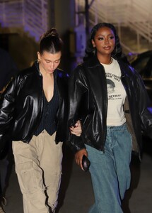 hailey-rhode-bieber-and-justine-skye-arrive-at-the-lakers-game-in-los-angeles-12-13-2022-4.jpg