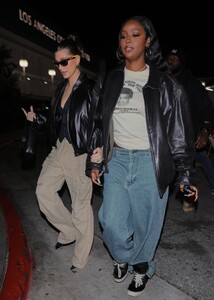 hailey-rhode-bieber-and-justine-skye-arrive-at-the-lakers-game-in-los-angeles-12-13-2022-5.jpg