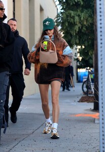 hailey-rhode-bieber-out-in-west-hollywood-12-12-2022-8.thumb.jpg.92e8af7fd66db5fc1b7d3b102ae5caeb.jpg