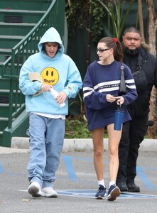 hailey-rhode-bieber-wearing-a-blue-and-white-toronto-argonauts-sweatshirt-la-12-17-2022-2.jpg