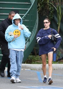 hailey-rhode-bieber-wearing-a-blue-and-white-toronto-argonauts-sweatshirt-la-12-17-2022-3.jpg