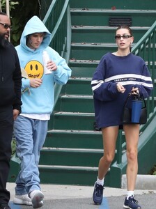 hailey-rhode-bieber-wearing-a-blue-and-white-toronto-argonauts-sweatshirt-la-12-17-2022-4.jpg