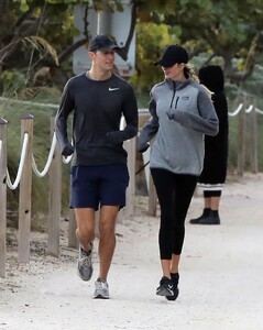 ivanka-trump-jog-on-christmas-eve-in-miami-12-24-2022-1.jpg