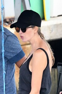 ivanka-trump-wakeboards-in-miami-11-17-2022-4.jpg