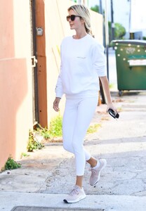 ivanka-trump-wearing-an-all-white-ensemble-in-miami-beach-12-08-2022-6.jpg