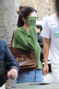 kendall-jenner-at-jon-and-vinny-s-restaurant-in-brentwood-12-26-2022-0.jpg